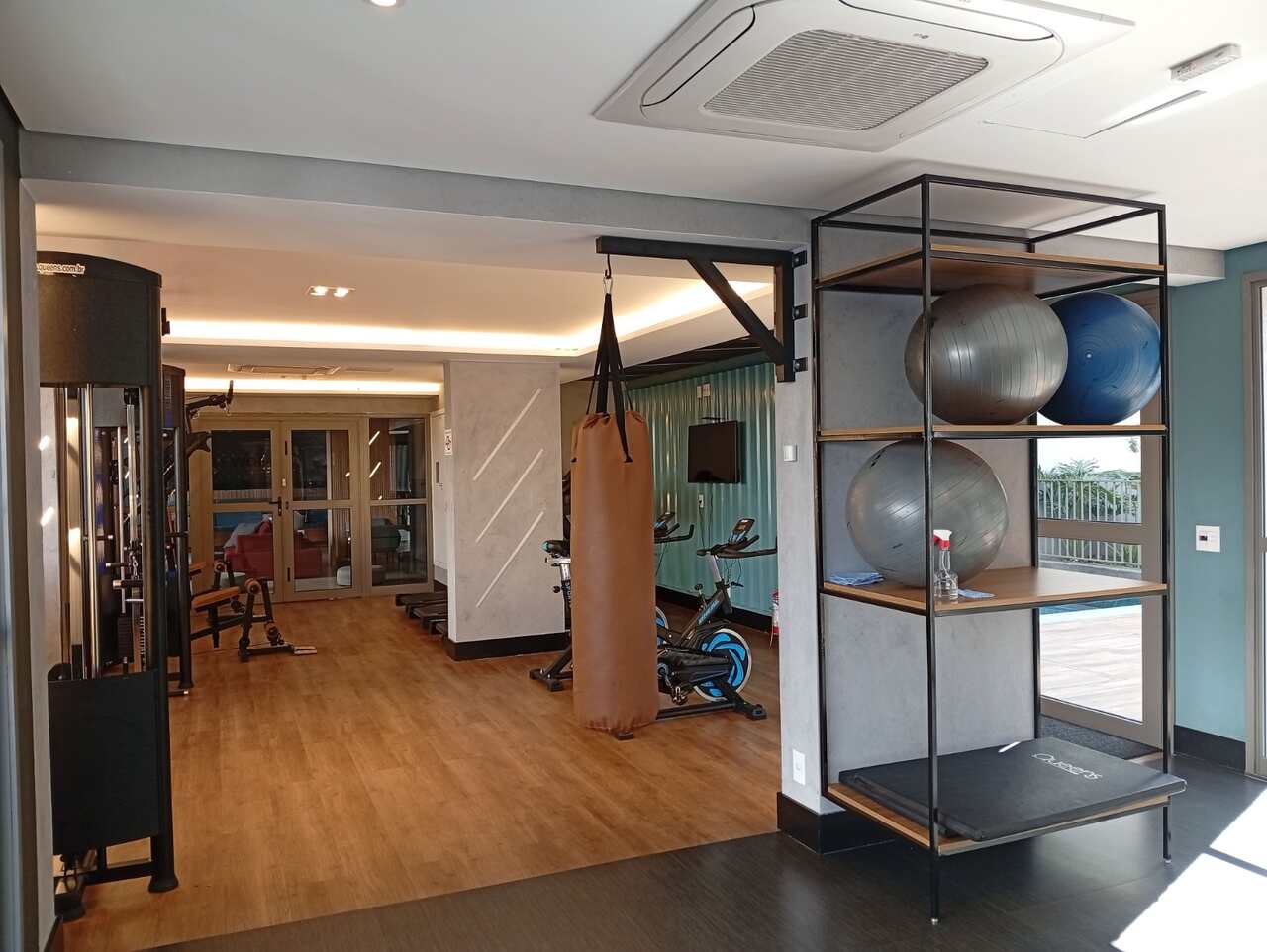 apc1-f11_Easy-Resize.com